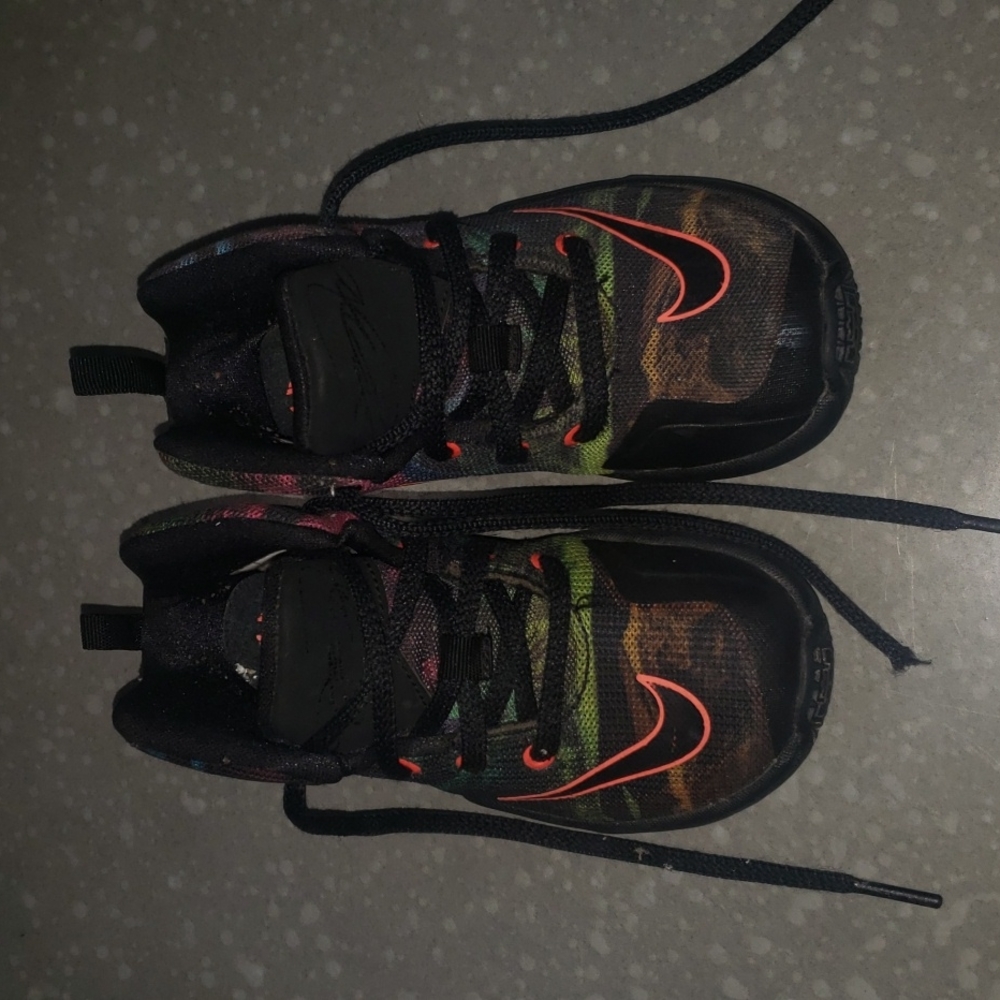 Nike - Picture 3 of 5